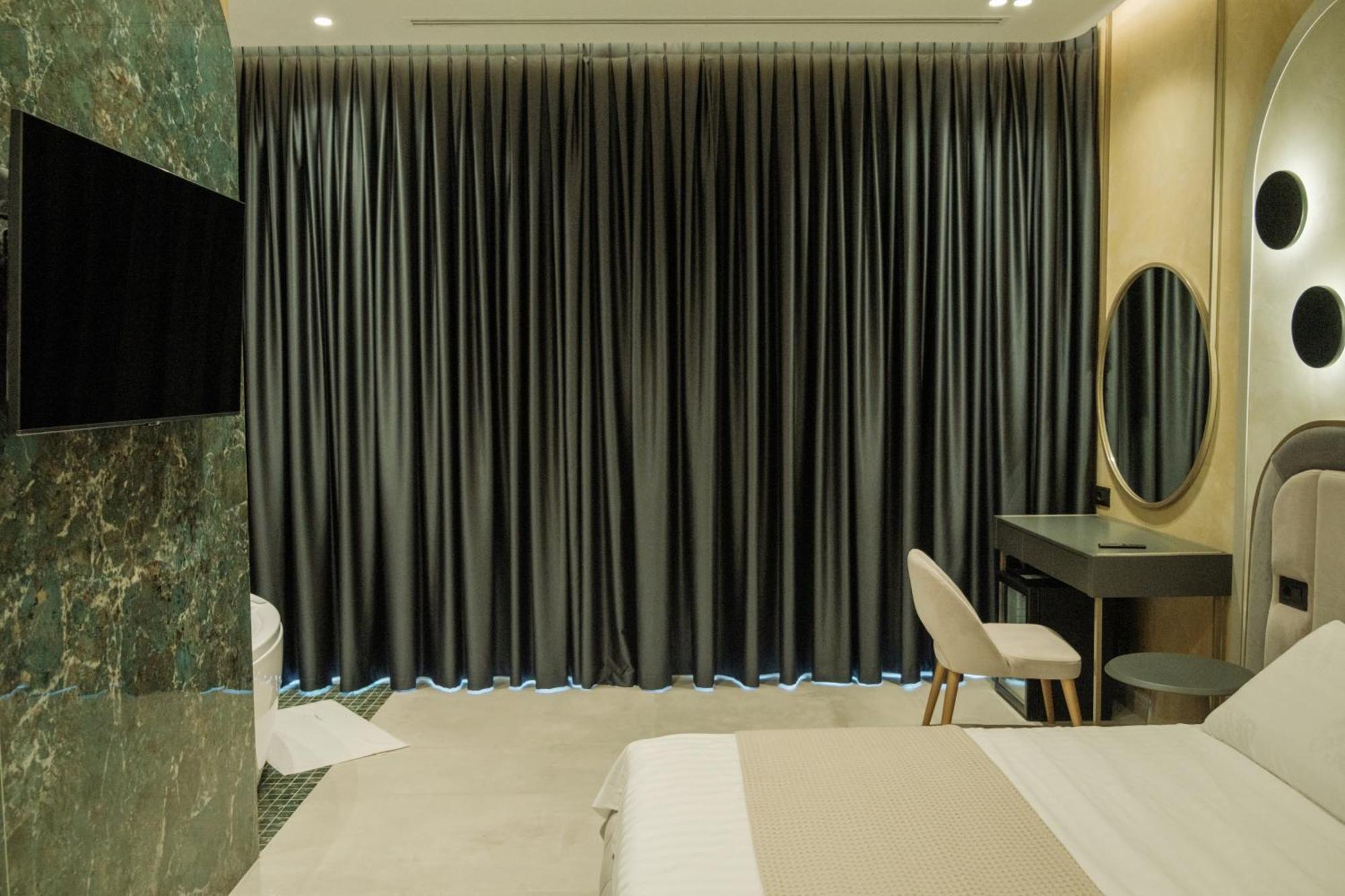 Comfort Suites Golem  Buitenkant foto